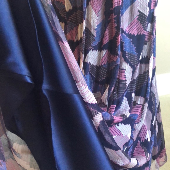 Stunning dress with bustle - Picture 6 of 7